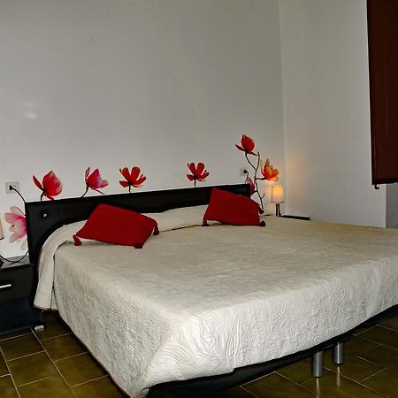Pension Borras Girona Ngoại thất bức ảnh