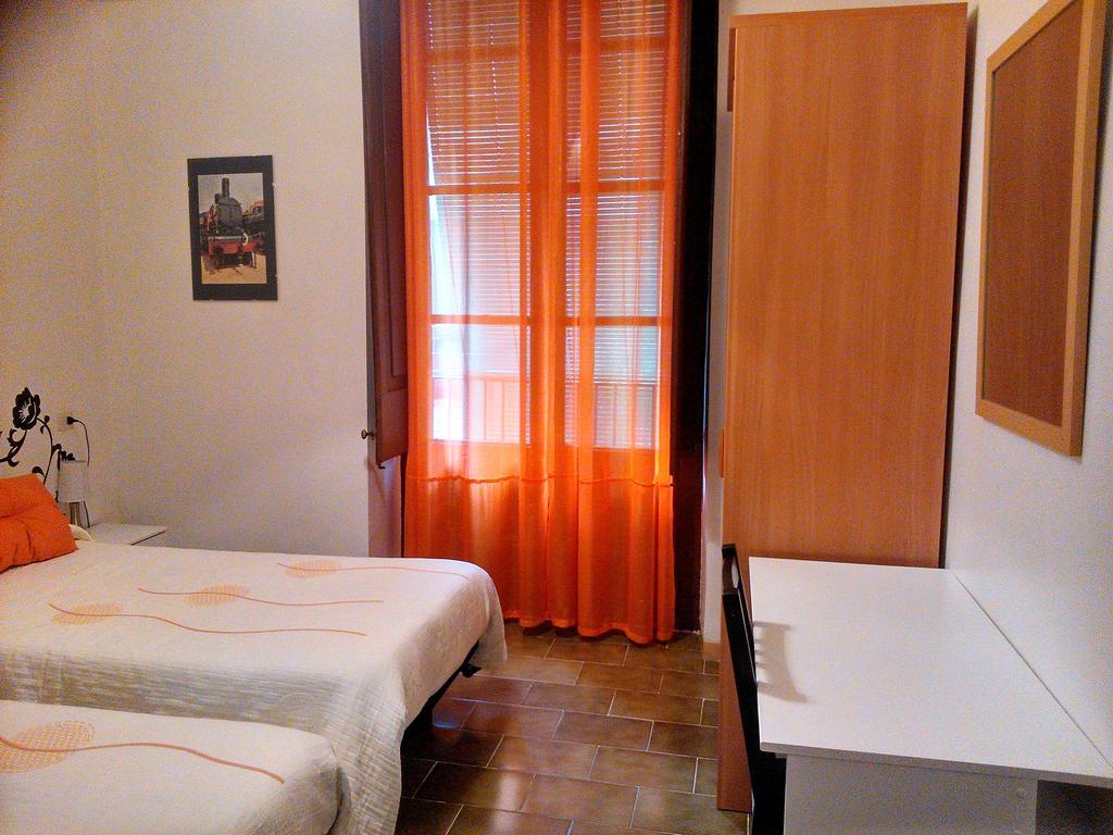 Pension Borras Girona Phòng bức ảnh