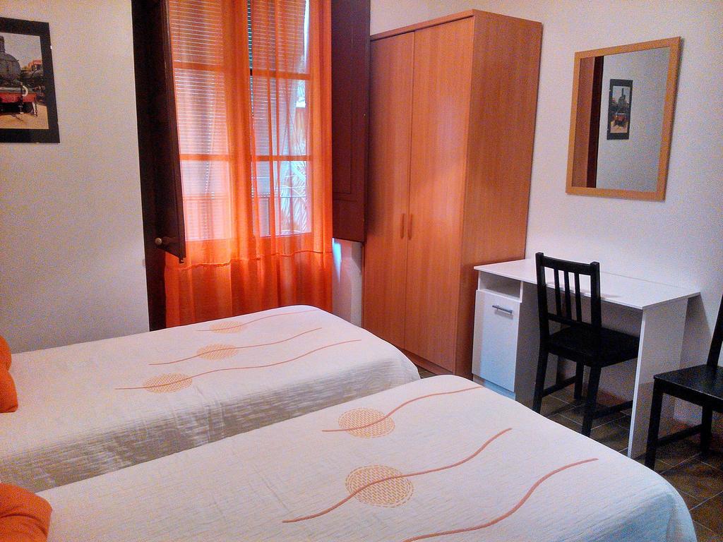 Pension Borras Girona Phòng bức ảnh