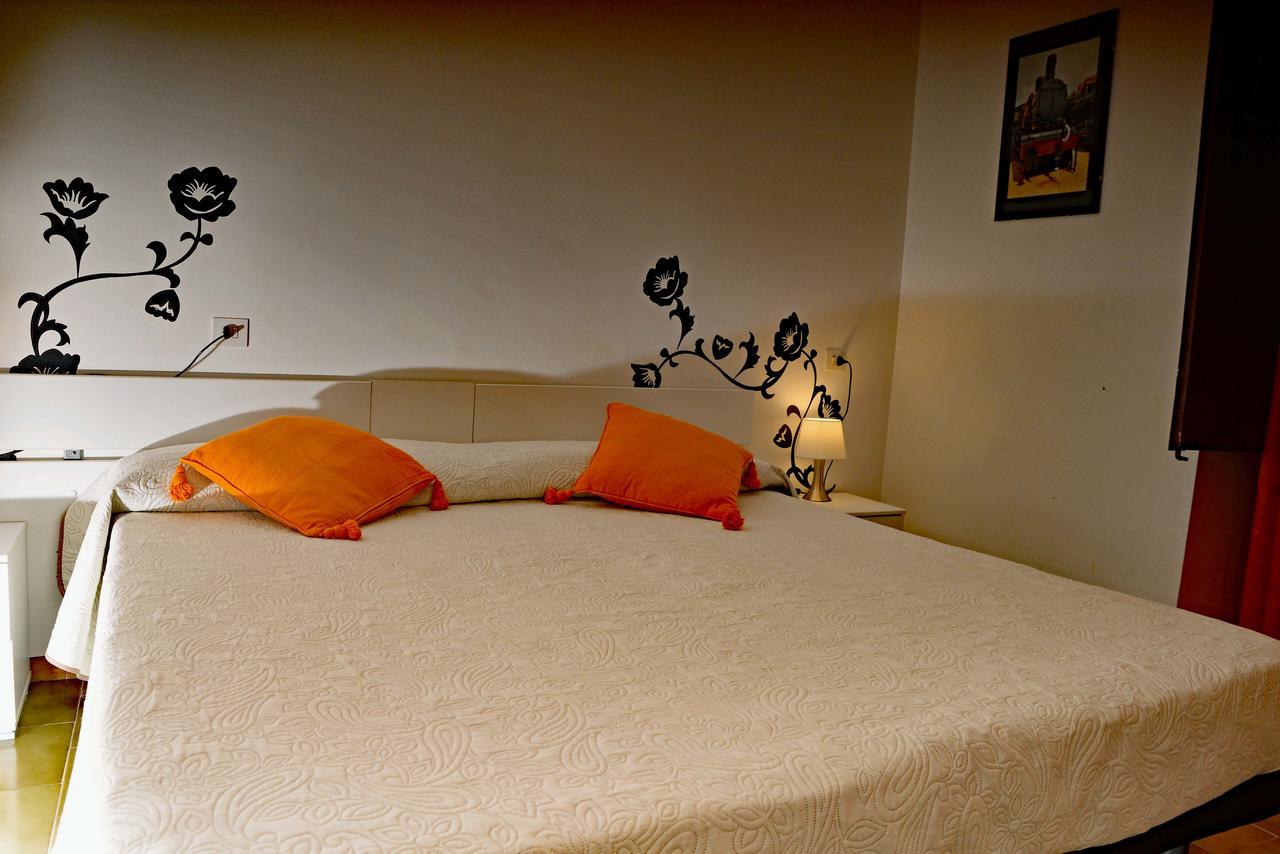 Pension Borras Girona Ngoại thất bức ảnh