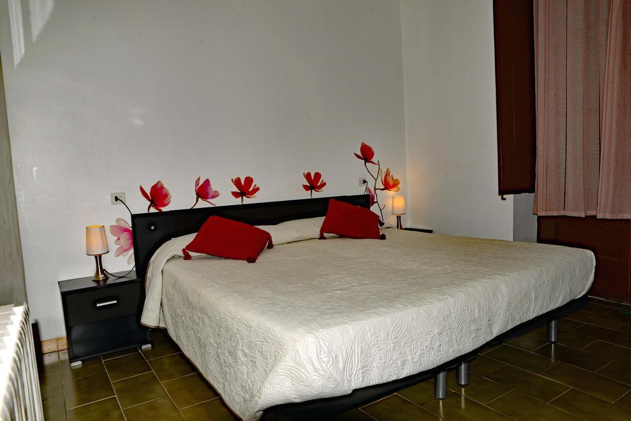 Pension Borras Girona Ngoại thất bức ảnh