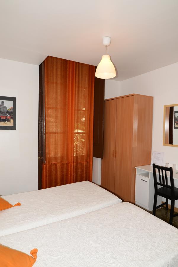 Pension Borras Girona Ngoại thất bức ảnh