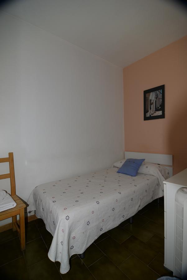 Pension Borras Girona Ngoại thất bức ảnh