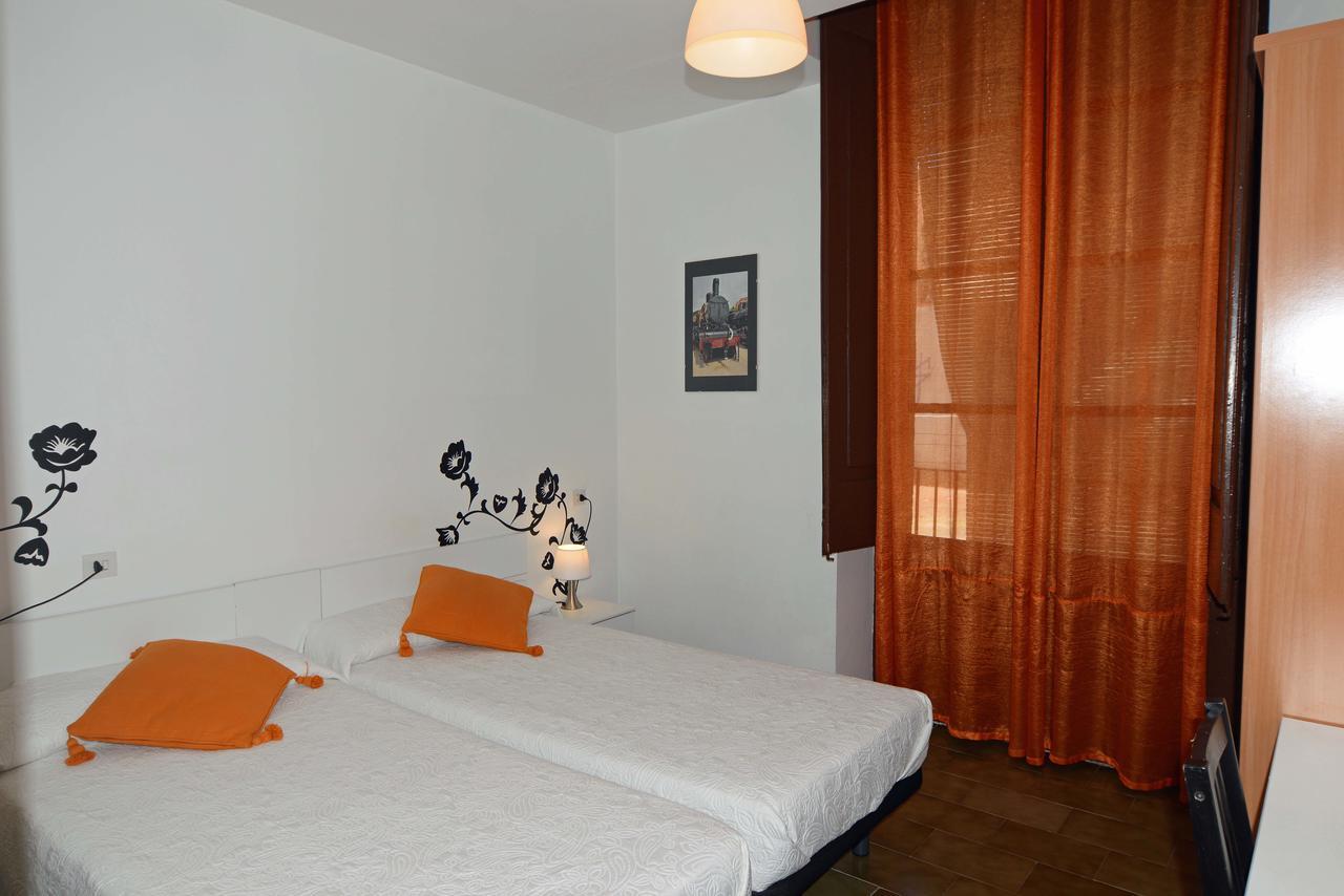 Pension Borras Girona Ngoại thất bức ảnh