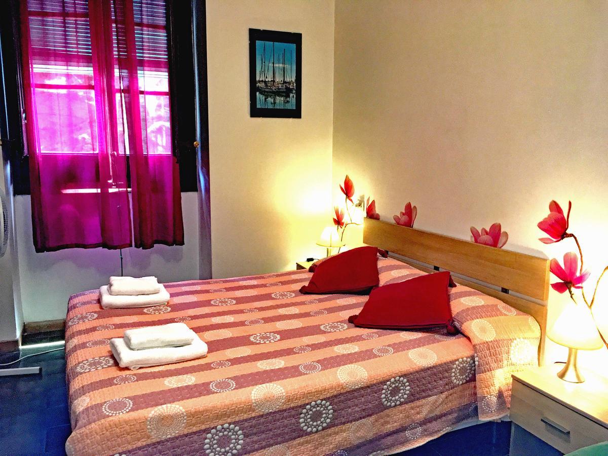 Pension Borras Girona Ngoại thất bức ảnh
