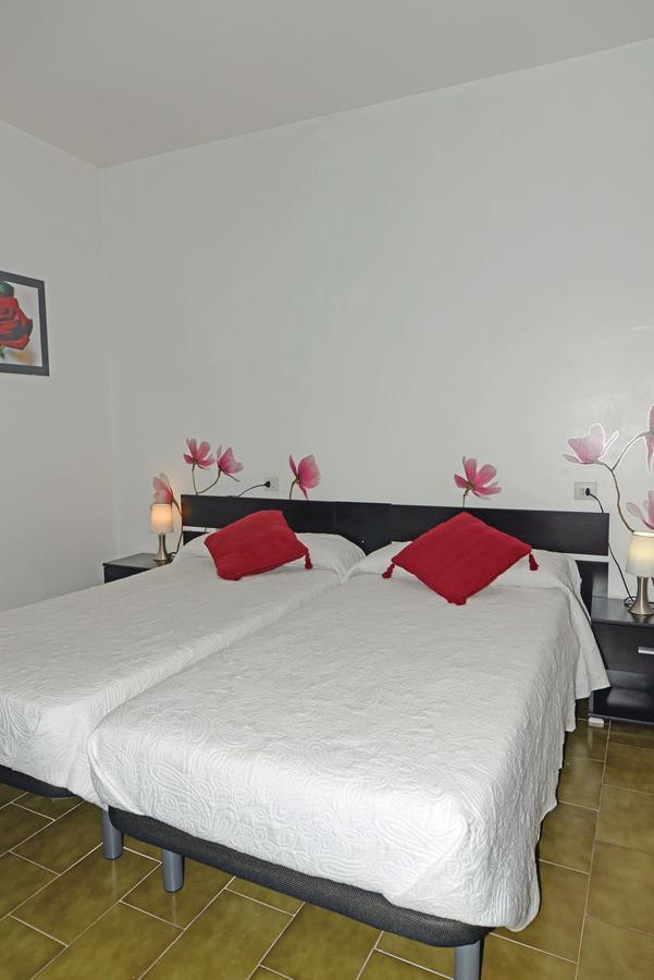 Pension Borras Girona Ngoại thất bức ảnh